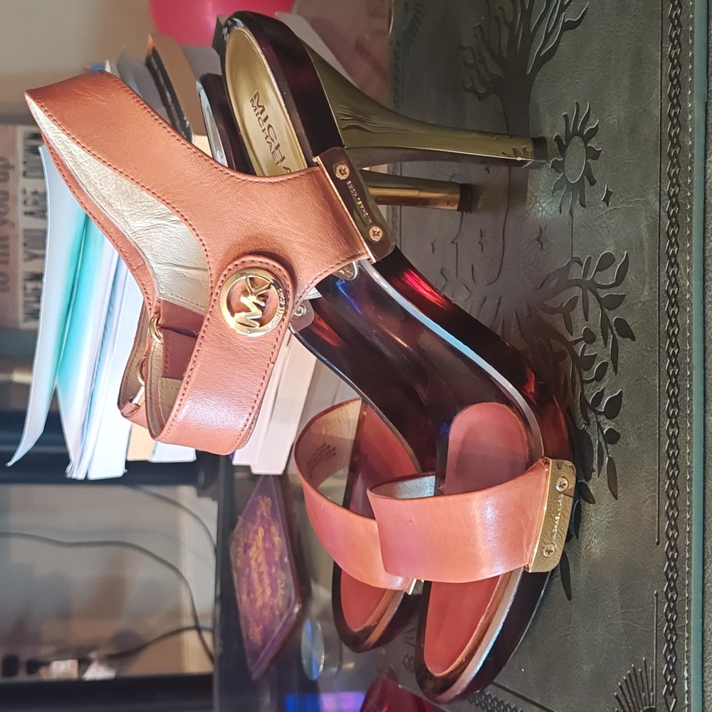 Michael Kors summer sandal heels. Size 9. Camel leather with brass accents. - Picture 3 of 3